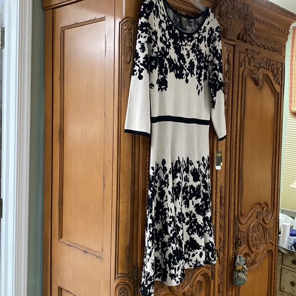 Black and cream floral knit dress size xl A-LINE - Fits like size 12-14. - Picture 4 of 6